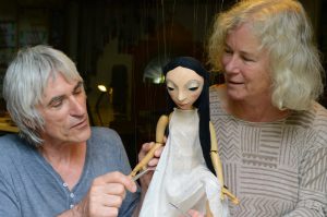 Detlef Schmelz und Marlene Gmelin vom Marionettentheater Pendel in Hermuthausen